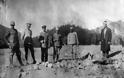 Σπάνια φωτογραφία συνδέει Γερμανούς αξιωματικούς με τη Γενοκτονία των Αρμενίων το 1915 - Φωτογραφία 3