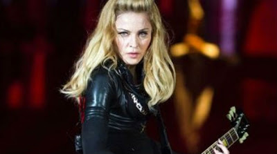 Η τούμπα της Madonna πάνω στη σκηνή! - Φωτογραφία 1