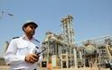 Το Ιράν απειλεί να «κλείσει» την κάνουλα του πετρελαίου