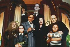Οι πρωταγωνιστές του «Addams Family» τότε και τώρα