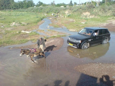 FUNNY: Η εκδίκηση του γαίδάρου! Και...ο τζιπάτος ρόμπα! - Φωτογραφία 2