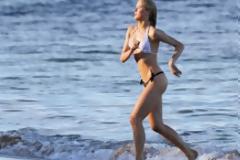 Αυτή είναι η 17χρονη κόρη της Κιμ Μπάσιντζερ για την οποία μιλάνε όλοι
