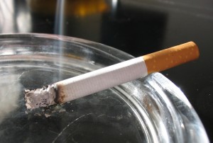 Φόρο 2 ευρώ σε κάθε πακέτο τσιγάρα μελετάει το το υπουργείο Οικονομικών - Φωτογραφία 1