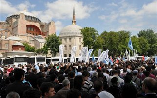 Τουρκία: Η Αγία Σοφία να ξαναγίνει τέμενος «Σπάστε τις αλυσίδες, αφήστε το τζαμί της Αγίας Σοφίας να ανοίξει» - Φωτογραφία 1