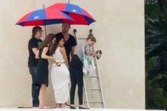 Ανάβαση σε σκάλα με… γόβα στιλέτο