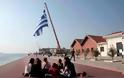 Η Γαλανόλευκη που έχει μπει στο Γκίνες ως η μεγαλύτερη σημαία του κόσμου κυματίζει στη Θεσσαλονίκη [εικόνες] - Φωτογραφία 2