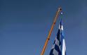 Η Γαλανόλευκη που έχει μπει στο Γκίνες ως η μεγαλύτερη σημαία του κόσμου κυματίζει στη Θεσσαλονίκη [εικόνες] - Φωτογραφία 4