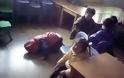 Φωτογραφίες απίστευτης σκληρότητας από την Κίνα. - Δείτε τι κάνει η δασκάλα σε μαθητή - Φωτογραφία 7