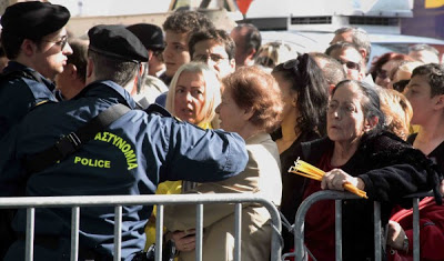 Αποδοκίμασαν Παπούλια και Σαμαρά στην Θεσσαλονίκη (ΦΩΤΟ) - Φωτογραφία 6