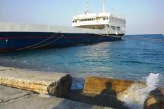 Πάτρα: Μάχη για να δέσουν στη δεξιά προβλήτα του Ρίου δίνουν οι πλοίαρχοι των τοπικών ferries - Δείτε φωτό