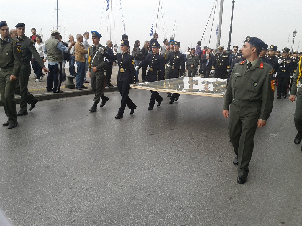 ΒΙΝΤΕΟ: Στον Λευκό Πύργο η Σημαία που υψώθηκε στο Διοικητήριο το 1912 - Φωτογραφία 3