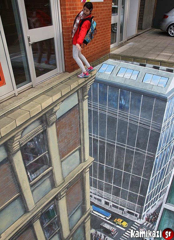 Απίστευτο! Φωτογράφος αποθανάτισε την κοπέλα στην άκρη του ουρανοξύστη λίγο πριν πέσει! - Φωτογραφία 7
