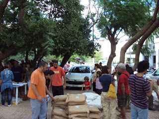 Κίνηση «Χωρίς Μεσάζοντες» στη Κρήτη. Μοίρασαν 6 τόνους τροφίμων σε 200 οικογένειες - Φωτογραφία 1