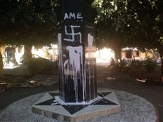 Βεβήλωσαν το Μνημείο του Ολοκαυτώματος στη Ρόδο - Φωτογραφία 1