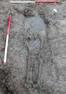 Αποκάλυψη ρωμαϊκού νεκροταφείου με πλούσια ευρήματα στη Μ. Βρετανία - Φωτογραφία 1