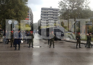 Τι συμβαίνει στη Θεσσαλονίκη; Οι στρατιώτες έχουν παραταχθεί δίπλα από τους αστυνομικούς! - Φωτογραφία 1