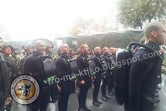 τα ΟΥΚ τραγουδούσαν το Μακεδονία μπροστά από τους συγκεντρωμένους του ΑΝΤΑΡΣΥΑ