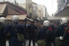 Πάτρα: Ξεκίνησε η παρέλαση εν μέσω διαδηλώσεων – Άρχισαν τα όργανα