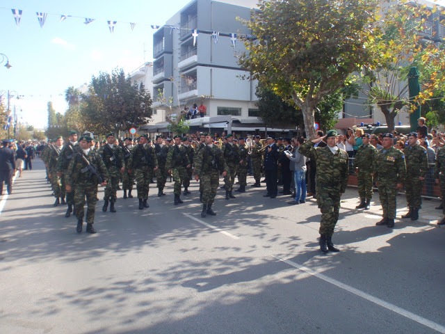 Φωτό και βίντεο από τη στρατιωτική παρέλαση στην Κω - Φωτογραφία 10