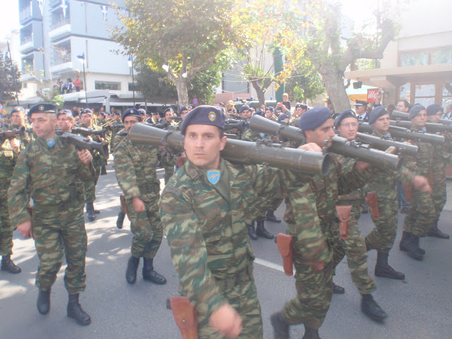 Φωτό και βίντεο από τη στρατιωτική παρέλαση στην Κω - Φωτογραφία 11