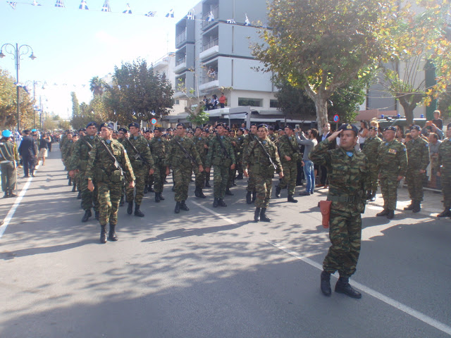 Φωτό και βίντεο από τη στρατιωτική παρέλαση στην Κω - Φωτογραφία 12