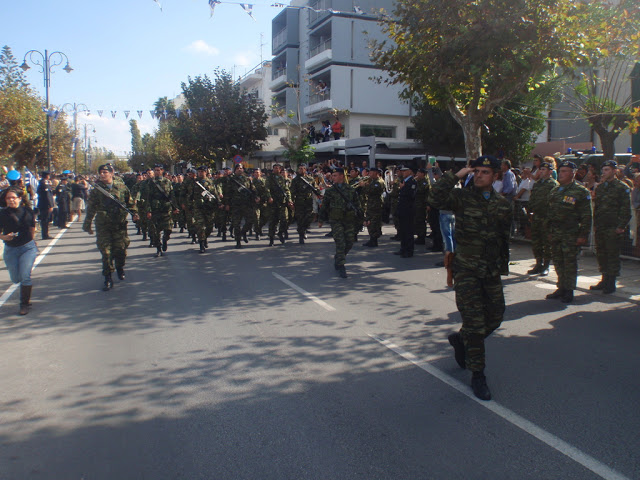 Φωτό και βίντεο από τη στρατιωτική παρέλαση στην Κω - Φωτογραφία 13