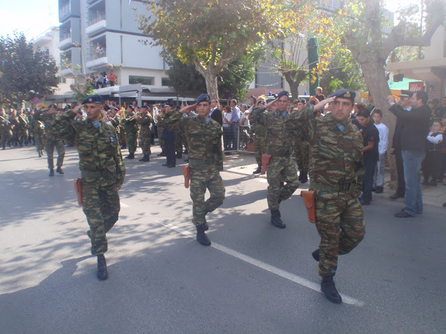 Φωτό και βίντεο από τη στρατιωτική παρέλαση στην Κω - Φωτογραφία 14