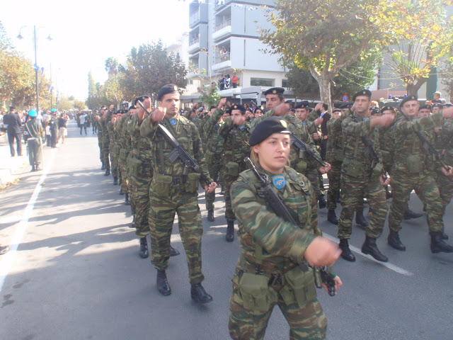 Φωτό και βίντεο από τη στρατιωτική παρέλαση στην Κω - Φωτογραφία 15