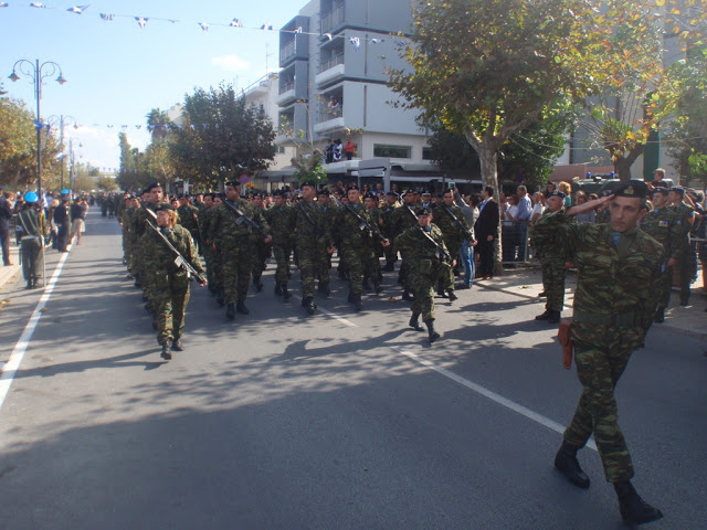 Φωτό και βίντεο από τη στρατιωτική παρέλαση στην Κω - Φωτογραφία 16