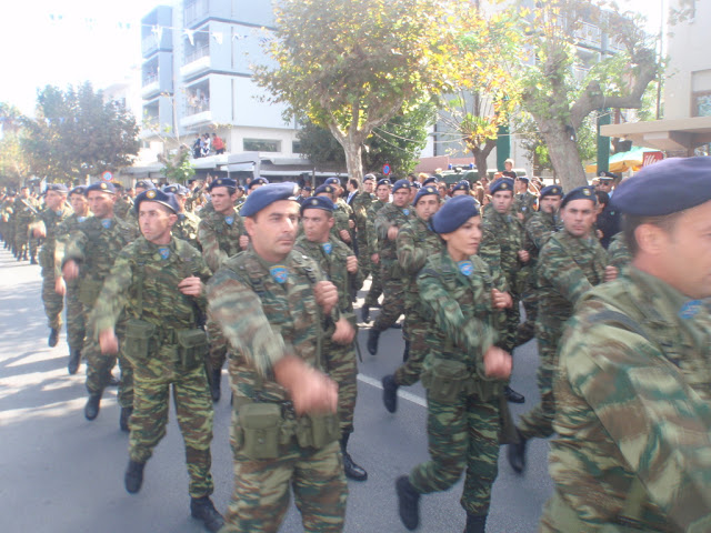 Φωτό και βίντεο από τη στρατιωτική παρέλαση στην Κω - Φωτογραφία 17