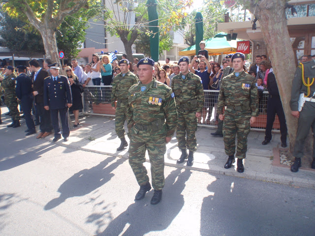 Φωτό και βίντεο από τη στρατιωτική παρέλαση στην Κω - Φωτογραφία 3