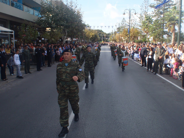 Φωτό και βίντεο από τη στρατιωτική παρέλαση στην Κω - Φωτογραφία 5