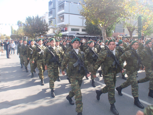 Φωτό και βίντεο από τη στρατιωτική παρέλαση στην Κω - Φωτογραφία 9