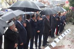 Βγάλανε ομπρέλες για την παρέλαση στην Ξάνθη