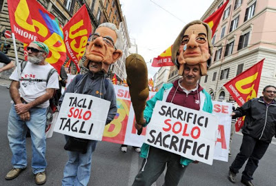 Χιλιάδες διαδηλωτές στους δρόμους της Ρώμης κατά της λιτότητας - Φωτογραφία 1