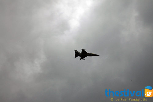 F16 στη Θεσσαλονίκη: Ο Σμηναγός Καραχάλιος τα έδωσε όλα! (ΒΙΝΤΕΟ) - Φωτογραφία 1