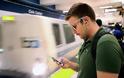 Πόσο εύκολο είναι να σου κλέψουν το smartphone στο Μετρό;