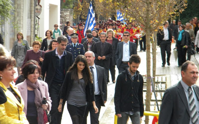 Ο ήλιος χαμογέλασε μόνο τη στιγμή της παρέλασης - Φωτογραφία 2