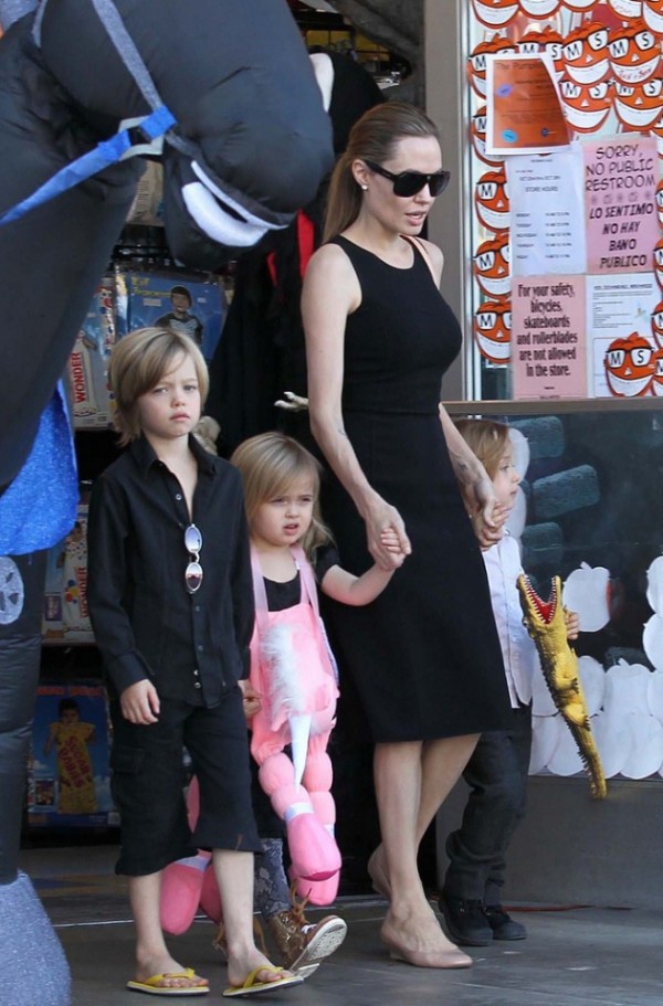 A. Jolie: Πώς γιόρτασε το Halloween με τα παιδιά της; Φωτογραφίες - Φωτογραφία 5