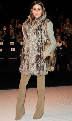 10 τρόποι για να φορέσετε το trend της σεζόν:Ψευτικη γούνα! - Φωτογραφία 5