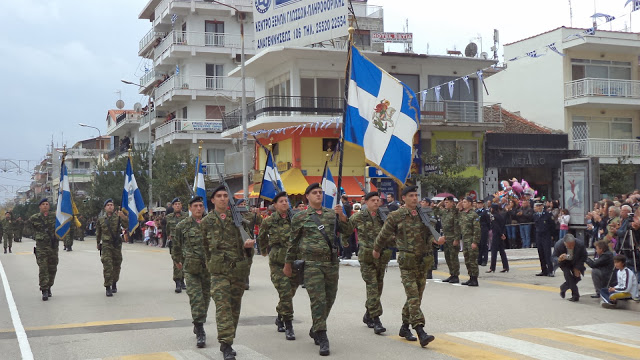 Φωτορεπορτάζ από την στρατιωτική παρέλαση στην Ορεστιάδα - Φωτογραφία 2