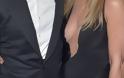 ΔΕΙΤΕ: Η Jennifer Aniston με ντεκολτέ μέχρι τον… αφαλό! - Φωτογραφία 4