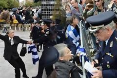 Η ένταση στο Σύνταγμα μέσα από φωτογραφίες
