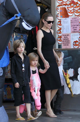 A. Jolie: Πώς γιόρτασε το Halloween με τα παιδιά της; - Φωτογραφία 4