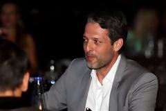 Αυτός είναι ο σύντροφος της Έλενας Παπαρίζου