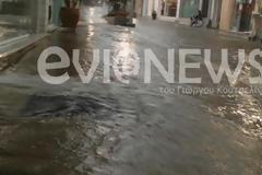 Αλιβέρι: Λίγα λεπτά βροχής, πλημμύρισαν την πόλη!