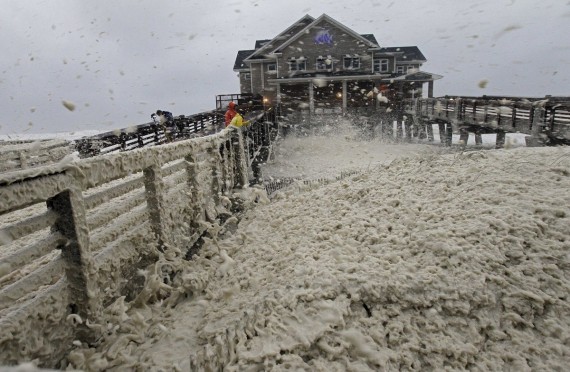 Συγκλονιστικές εικόνες και βίντεο από τον τυφώνα Σάντι στη Νέα Υόρκη - Φωτογραφία 7