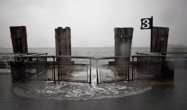 Ο τρομακτικός τυφώνας Sandy ζυγώνει στη Νέα Υόρκη - Πόλη φάντασμα το κέντρο της παγκόσμιας οικονομίας - Ζωντανή εικόνα - Φωτογραφία 5