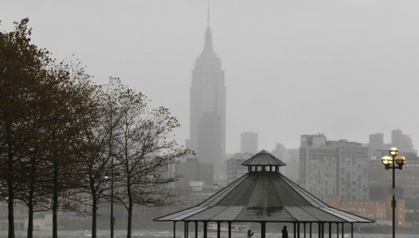 Ο τρομακτικός τυφώνας Sandy ζυγώνει στη Νέα Υόρκη - Πόλη φάντασμα το κέντρο της παγκόσμιας οικονομίας - Ζωντανή εικόνα - Φωτογραφία 6