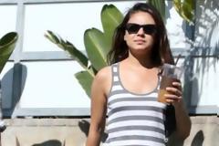Mila Kunis: Είναι έγκυος από τον A. Kutcher;